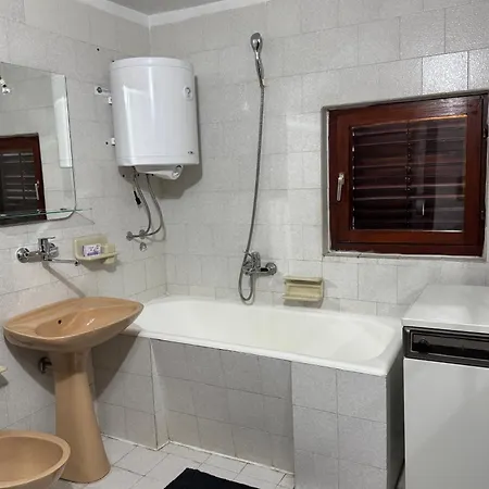 Semesterbostad Bojana *